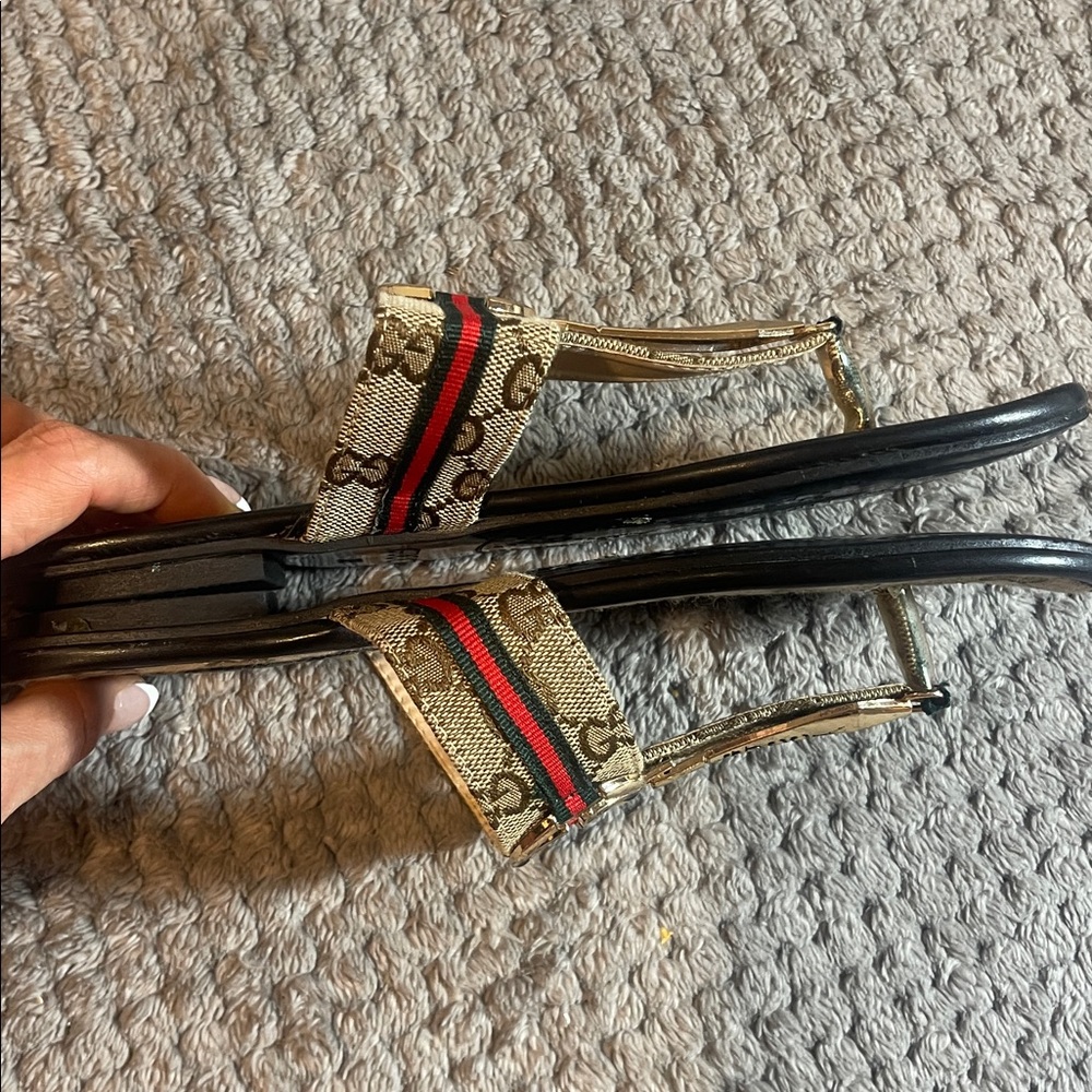 Gucci Tan and Black Logo Sandals. Size 38. - Picture 8 of 11